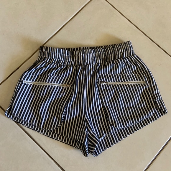 LF Pants - LF Rumor Striped Shorts